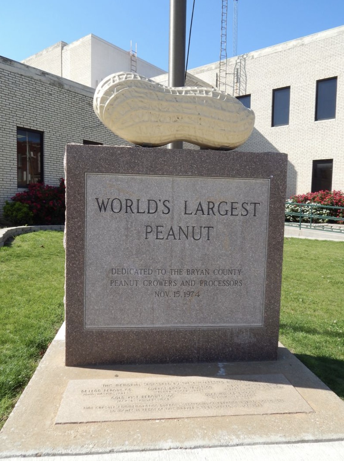 American Statues & Monuments That Can Only Exist Here